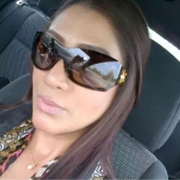 CHANEL Brown with Gold CC Logo Sunglasses. - Picture 12 of 12